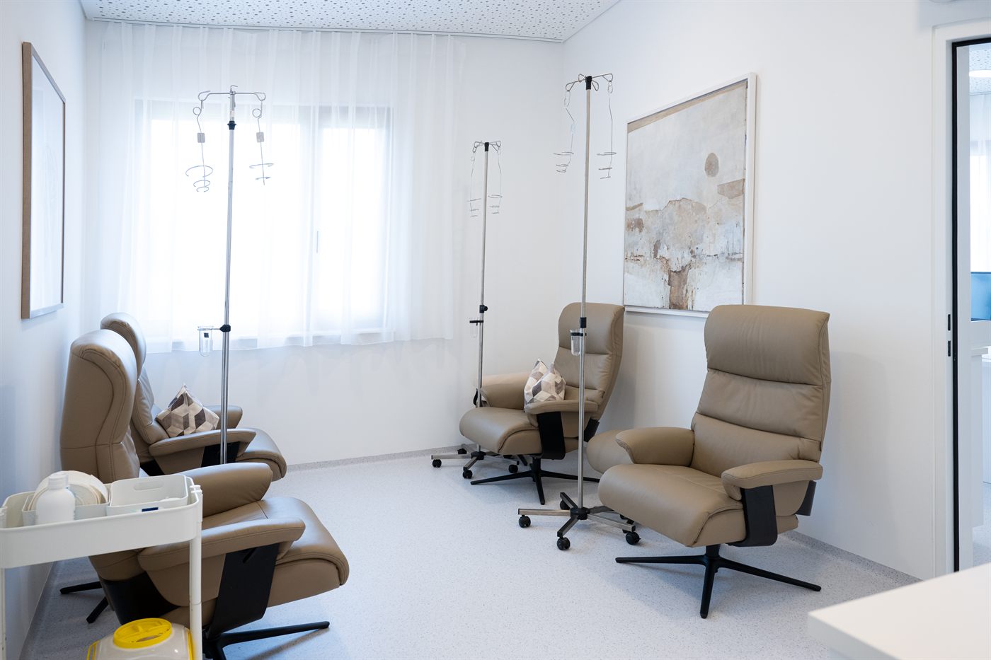 Infusionsraum mit bequemen Lehnsesseln